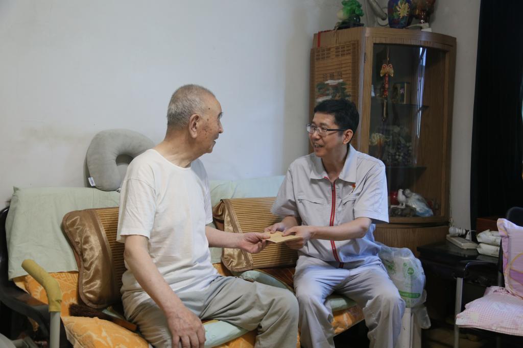 拉斯维加斯3133cc有限组织开展“七一”前走访慰问-拉斯维加斯3133cc